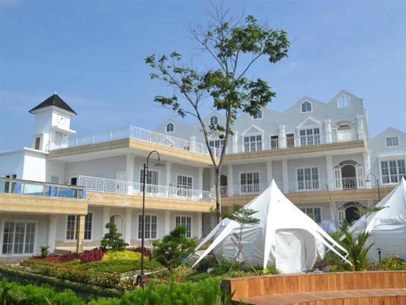 Chevilly Resort And Camp Bogor Exterior foto