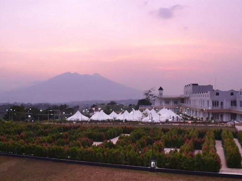 Chevilly Resort And Camp Bogor Exterior foto